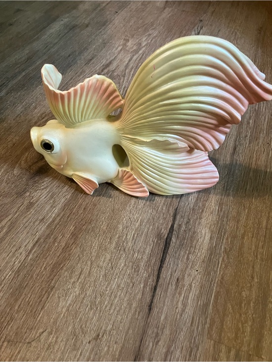 Other - Ornamental Fish Aquarium Decor - Pale Yellow & Peach